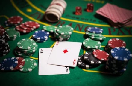Pilihan permainan dewa777 slot termasuk sepak bola live dan kasino dealer